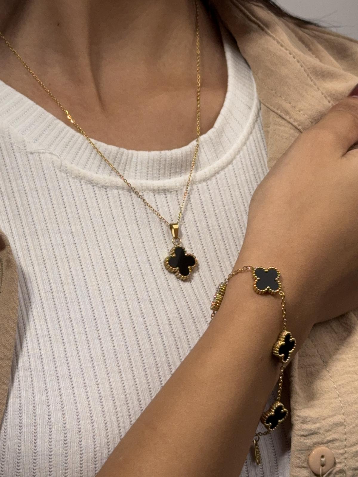 سلسلة Van Cleef وردة واحده