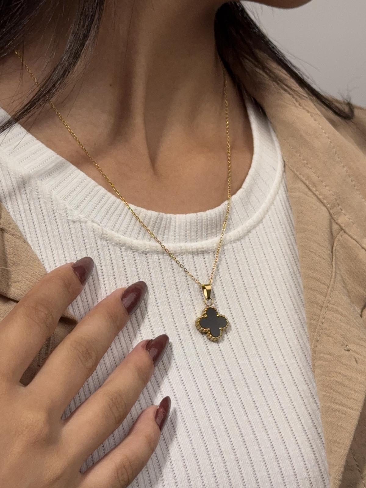 سلسلة Van Cleef وردة واحده