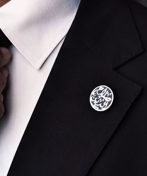 دبوس بدلة دائري